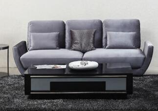 深灰色沙发搭配沙发垫的配色方案——聚焦酒店家具